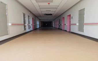 Suelos plásticos para hospitales: mejora de la seguridad y la comodidad en los hospitales