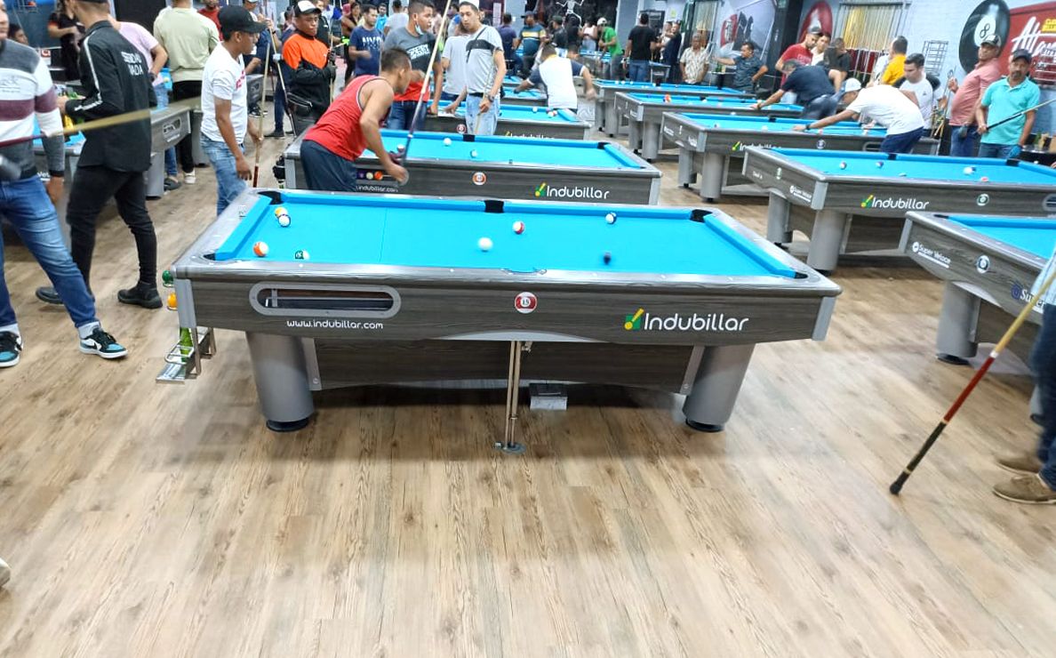 4000 metros cuadrados de suelo LVT Julio 2025 Sala de billar en el Columbia