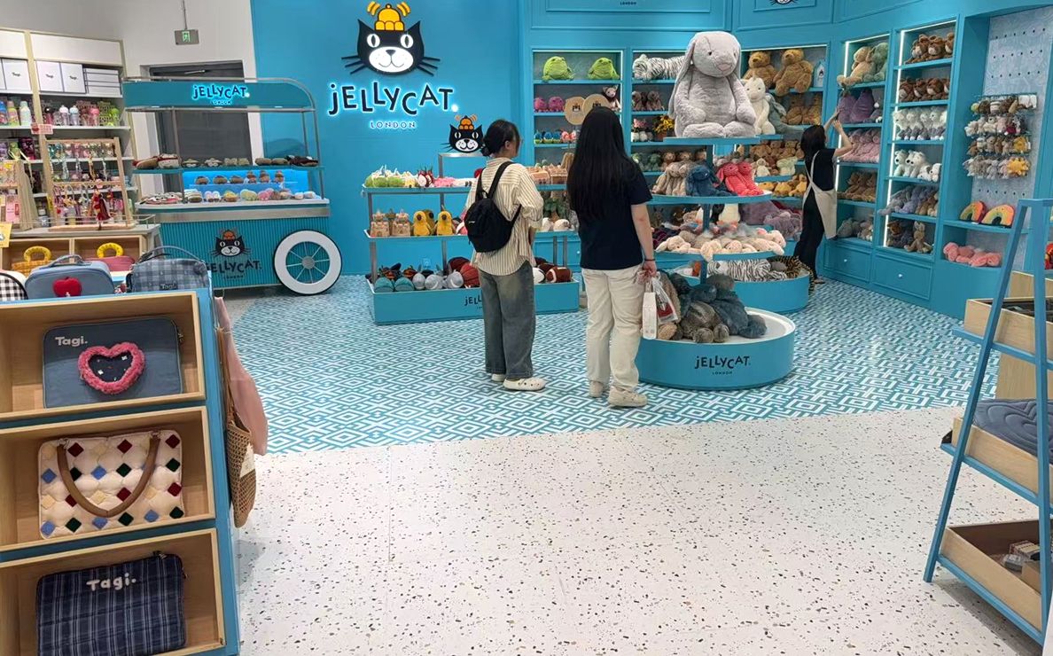 800 metros cuadrados de suelos impresos a medida y suelos LVT Abril 2025 Tienda de Hong Kong